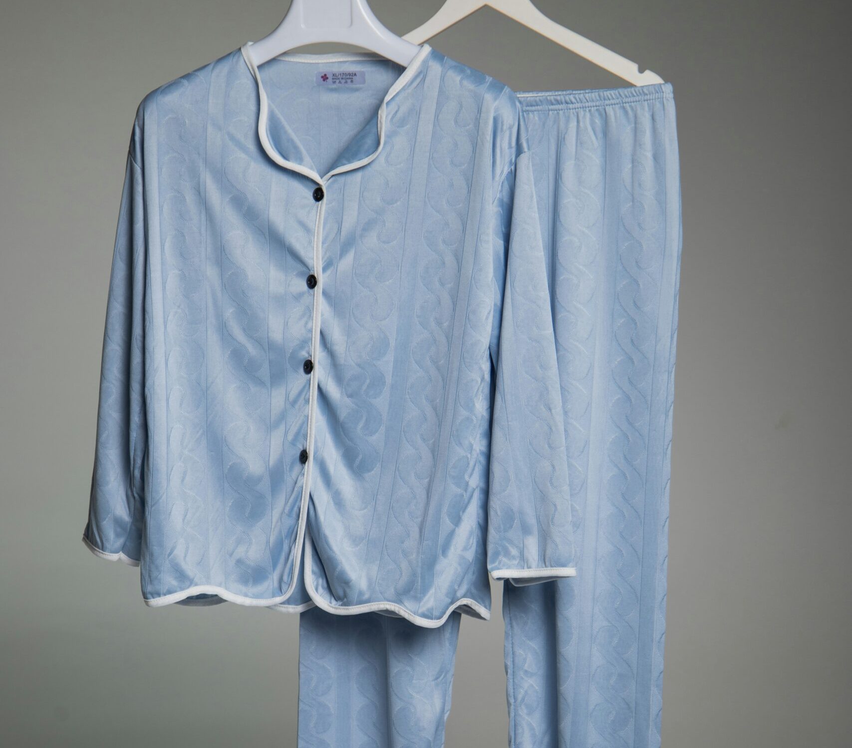 pyjamas otabek-xatipov-QQ9xc9_TrPc-unsplash